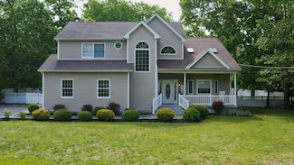 5 Mill Race, Hampton Bays, NY 11946