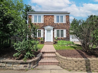 709 Wayzata Blvd E, Wayzata, MN 55391