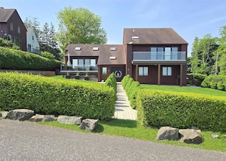 12 Soundview Dr, Rocky Point, NY 11778
