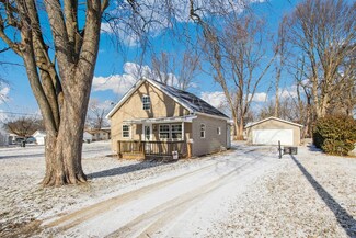 906 W 12th St, Sterling, IL 61081