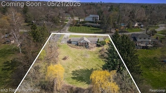 6940 Castle Dr, Bloomfield Hills, MI 48301