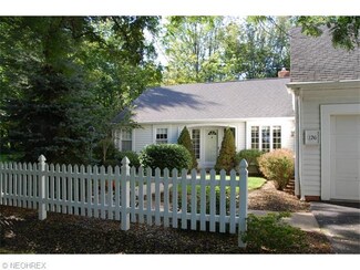 126 Manorbrook Dr, Chagrin Falls, OH 44022