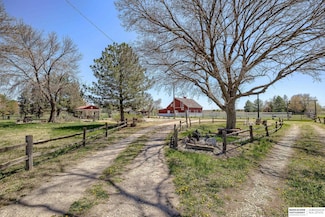 318 E Maple St, Orleans, NE 68966
