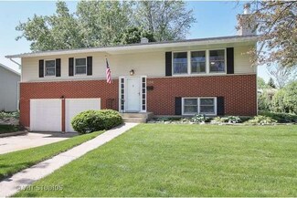 1136 E Williams Dr, Palatine, IL 60074