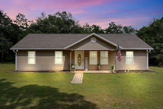 905 Hiawatha St, Holt, FL 32564