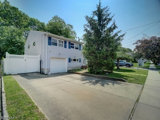 88 Albert Dr, Parlin, NJ 08859