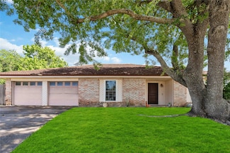2602 Pilgrims Point Dr, Webster, TX 77598