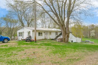 1928 S 35th St, Galesburg, MI 49053
