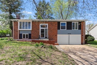 1958 Cathedral Hill Dr, Saint Louis, MO 63138