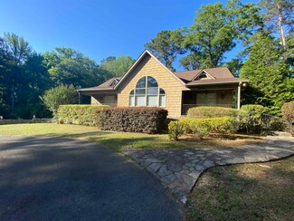 205 10th St, Cochran, GA 31014