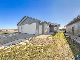 2413 E Tinley St St, Brandon, SD 57005