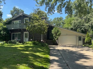 W242N6211 Oak Dr, Sussex, WI 53089