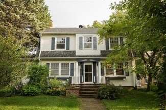 1915 Blake Blvd SE, Cedar Rapids, IA 52403