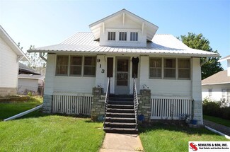 913 J St, Fairbury, NE 68352