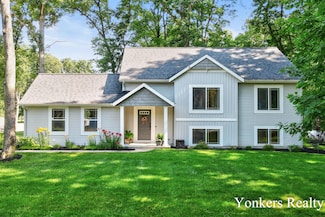 4005 Bullseye Ln, Dorr, MI 49323
