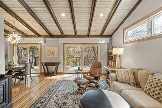 9708 Mill Creek Dr, Eden Prairie, MN 55347