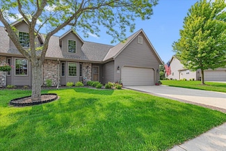W203N16129 Pin Oak Cir, Jackson, WI 53037