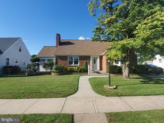 313 W 3rd St, Florence, NJ 08518