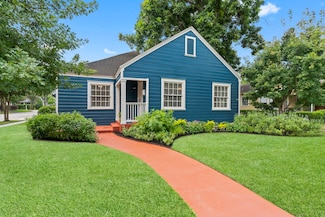 1102 Winston St, Houston, TX 77009