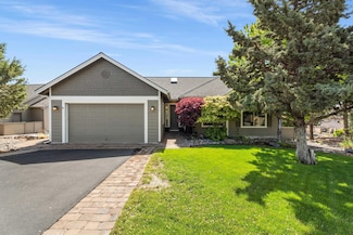 1054 Yosemite Falls Dr, Redmond, OR 97756