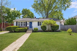 82 Marion Ave S, Cranston, RI 02905