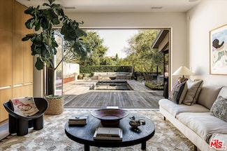 8466 Brier Dr, Los Angeles, CA 90046