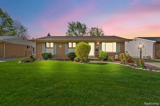 11928 Canterbury Dr, Sterling Heights, MI 48312