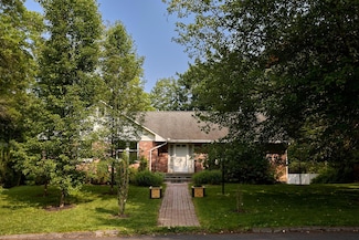 38 N Manheim Blvd, New Paltz, NY 12561