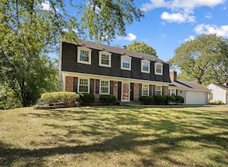 25W257 Gunston Ave, Naperville, IL 60540