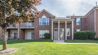 24208 Chesapeake Cir Unit 278, Walled Lake, MI 48390