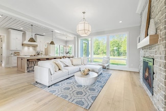 1801 Golfview Dr, Auburn, IN 46706