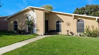 770 Pinoak Dr, Grand Prairie, TX 75052