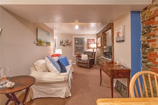 18 Perry St Unit A, Newport, RI 02840