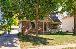 5025 Westwood Dr, West Des Moines, IA 50265