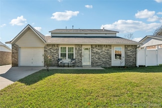 1122 E 144th Place, Glenpool, OK 74033