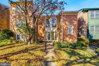 1962 Hopewood Dr, Falls Church, VA 22043