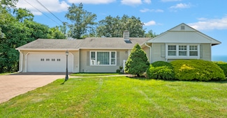 11 Zipp Ave, Bristol, CT 06010