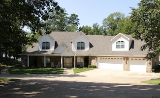 1913 E Lake Dr, Gladewater, TX 75647