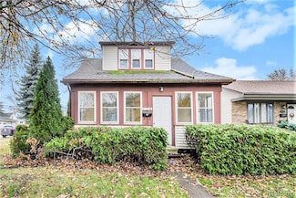 21716 Lakeview St, Saint Clair Shores, MI 48080