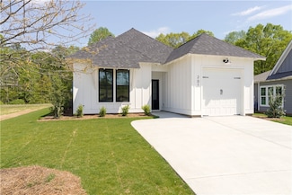 77 Summer St, Opelika, AL 36801