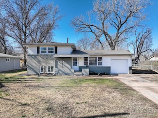 911 N Brownthrush Ln, Wichita, KS 67212