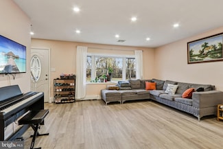 47 Plumbridge Dr, Levittown, PA 19056