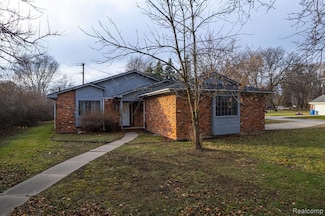 5620 Kaufman St, Dearborn Heights, MI 48125