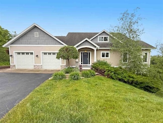 715 Homestead Ct, Petoskey, MI 49770