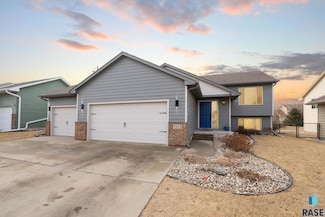 7517 W Stoney Creek St, Sioux Falls, SD 57106