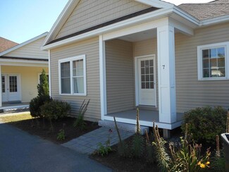 5 Shore Dr Unit 7, Orono, ME 04473