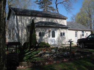 704 Fourth St, Howe, IN 46746