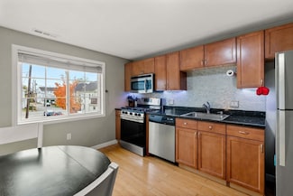 38 Walker St Unit 9, Lowell, MA 01854