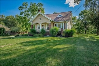 4499 Parker Rd, Hamburg, NY 14075