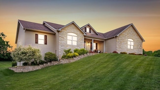 10 Thornberry Dr, Thornville, OH 43076